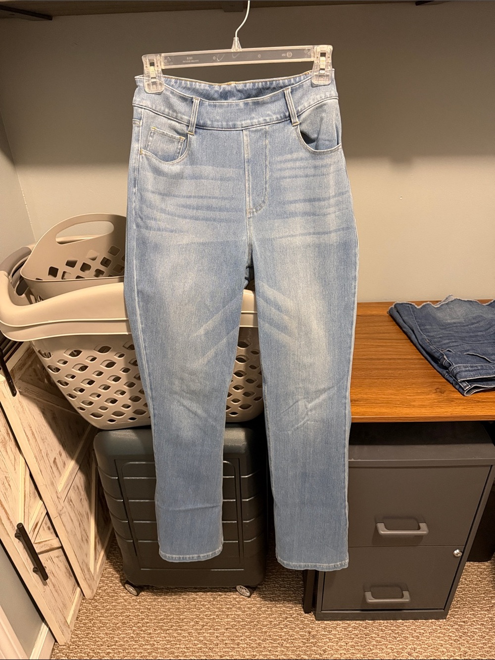 HALARA Light Wash Straight Leg Jeans